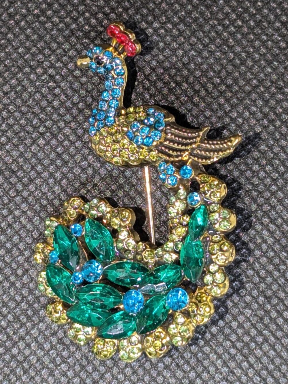 Peacock brooch, colorful and sparkly rhinestones. NWT!